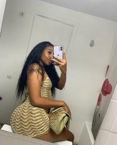 Chica busca chico en Alicante: Chica busca chico