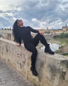 614304945: Chica busca chico en Madrid