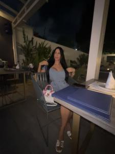604299569: Chica busca chico en Sevilla