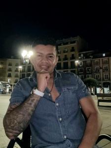 Chico busca chica en Asturias: 
