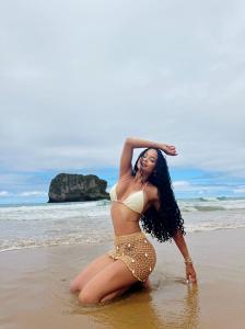 Chica busca chico en Ibiza: Chica busca chico