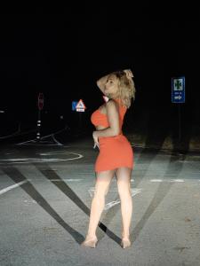 644278571: Chica busca chico en Orense