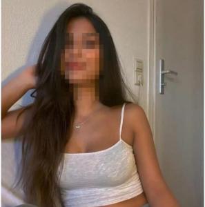 672864095: Chica busca chico en Málaga