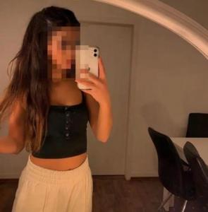 672864095: Chica busca chico en Málaga