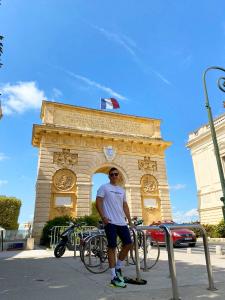 Chico busca chica en Sevilla: 