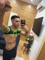 663115689: Chico busca chica en Barcelona
