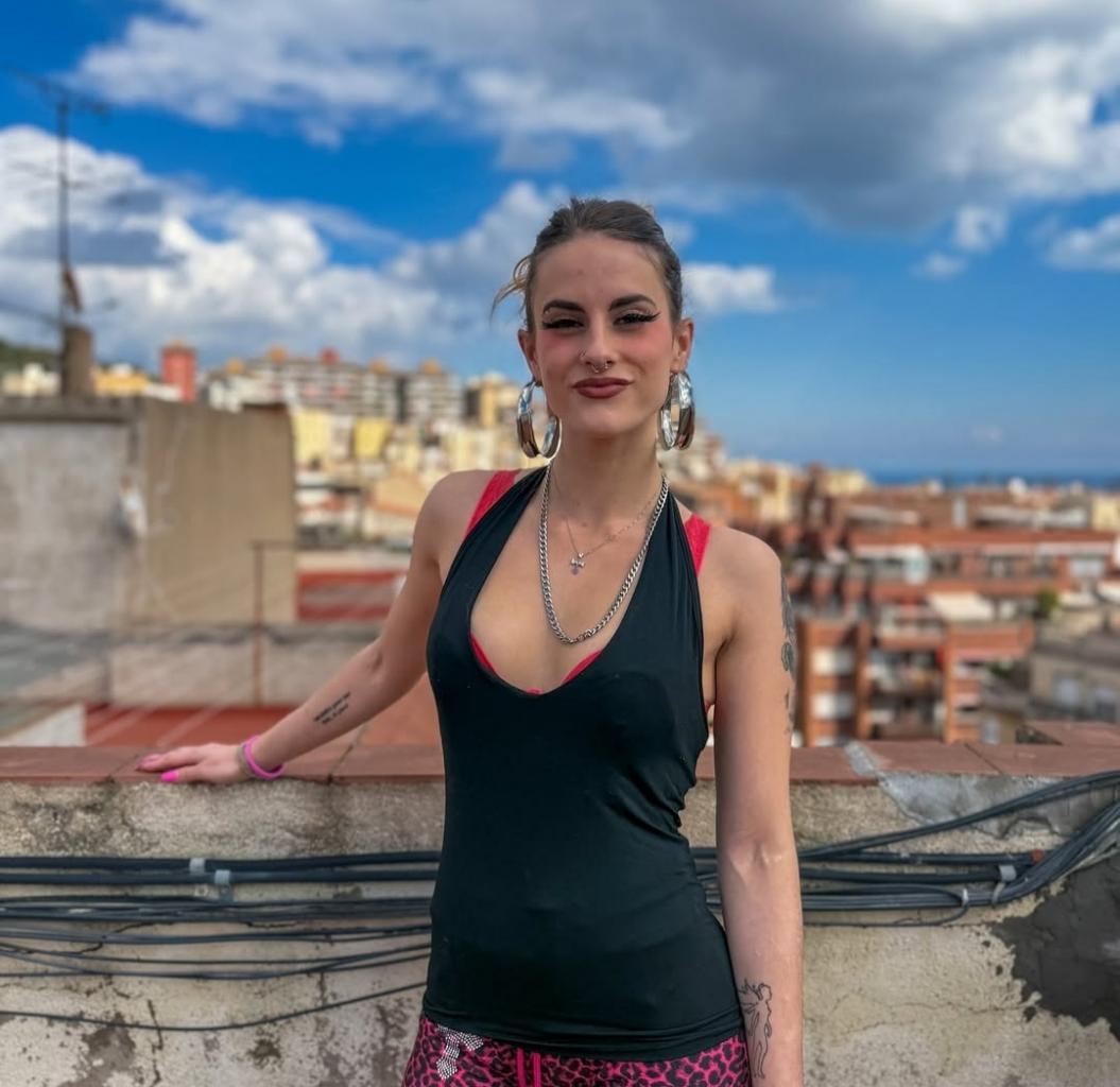 631865904: Chica busca chico en Barcelona