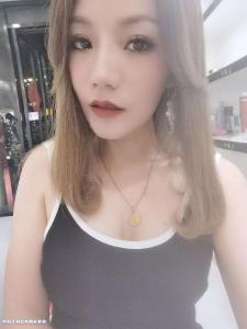617704313: Chica busca chico en Madrid