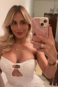 664223877: Chica busca chico en Ibiza