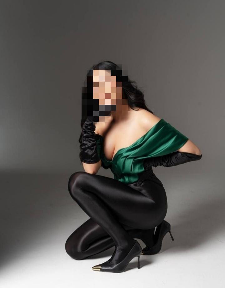 607219771: Chica busca chico en Málaga