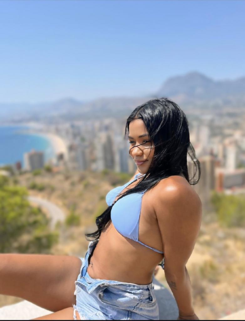 637465893: Chica busca chico en Alicante