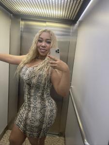663657246: Chica busca chico en Málaga