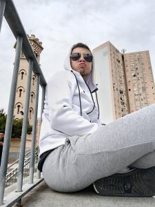 634325451: Chico busca chica en Barcelona