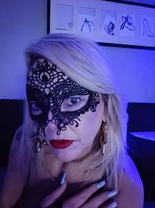 602670111: Chica busca chico en Barcelona
