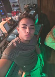 Chico busca chica en Sevilla: 