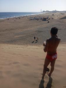 Chico busca chica en Las Palmas: 
