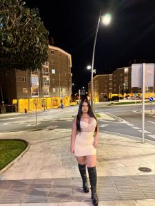 613464412: Chica busca chico en La Coruña