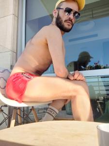 670962458: Chico busca chica en Barcelona