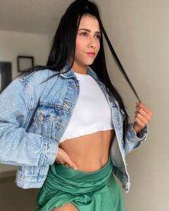 Chica busca chico en Ibiza: Chica busca chico