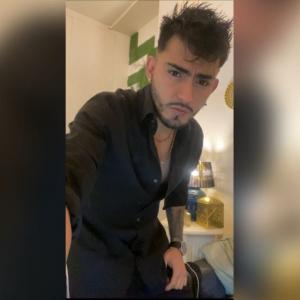 Chico busca chica en Sevilla: 