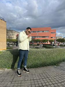 Chico busca chica en Sevilla: 