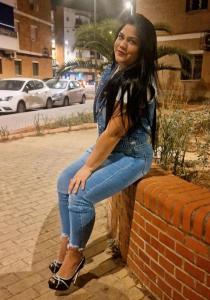 631927811: Chica busca chico en Sevilla