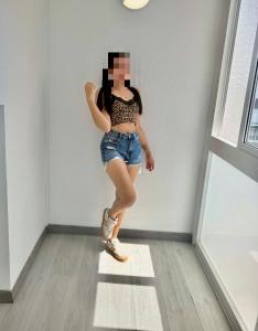 641570598: Chica busca chico en La Coruña