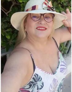 Chica busca chico en Alicante: Chica busca chico