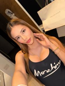 610877023: Chica busca chico en Ibiza