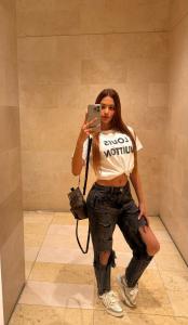 610877023: Chica busca chico en Ibiza
