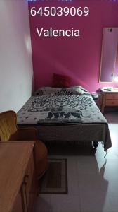 963702664: Chica busca chico en Valencia