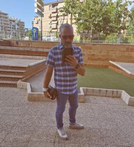 Chico busca chica en Granada: 