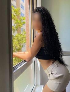 671134267: Chica busca chico en Sevilla
