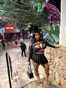 Chica busca chico en Alicante: Chica busca chico