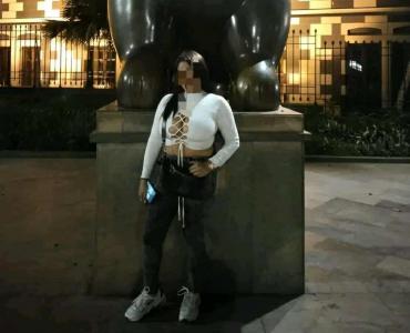 604249634: Chica busca chico en Barcelona