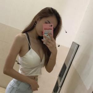698908760: Chica busca chico en Gerona