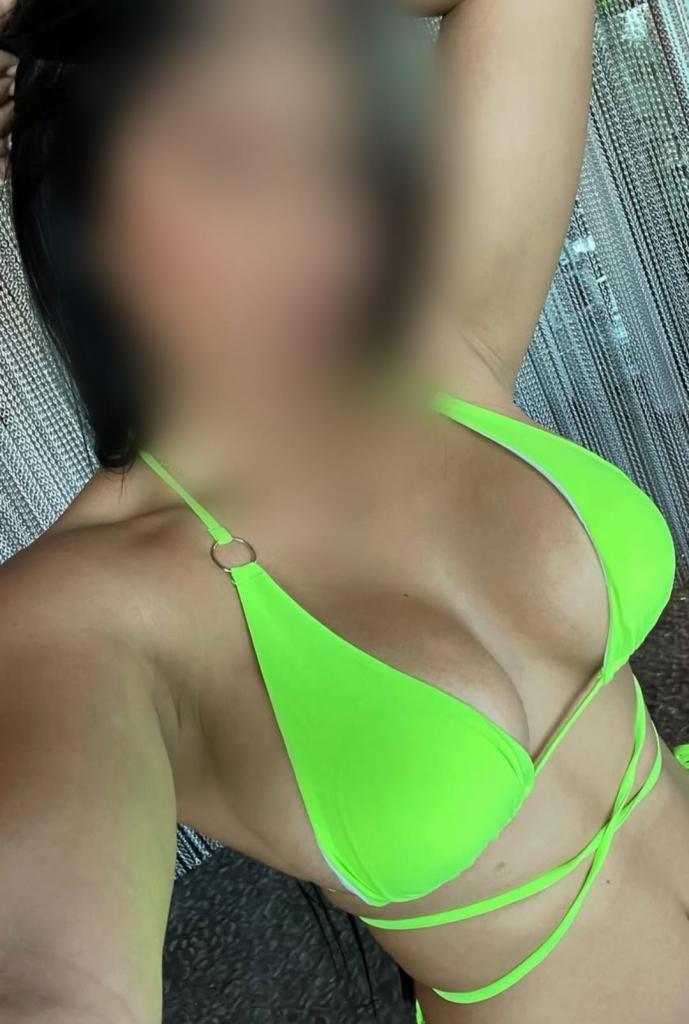 697700433: Chica busca chico en Barcelona