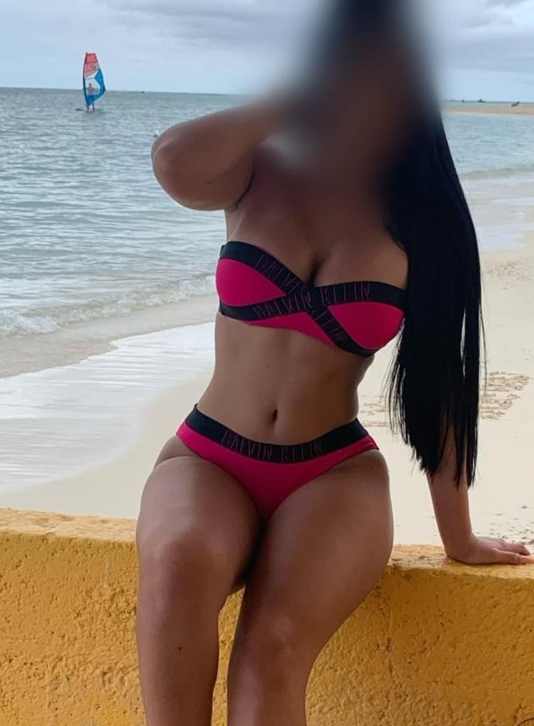 697700433: Chica busca chico en Barcelona