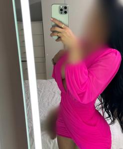 697700433: Chica busca chico en Barcelona