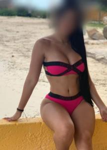 697700433: Chica busca chico en Barcelona