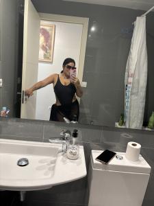 666239056: Chica busca chico en Sevilla