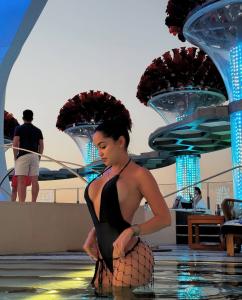 664149336: Chica busca chico en Barcelona