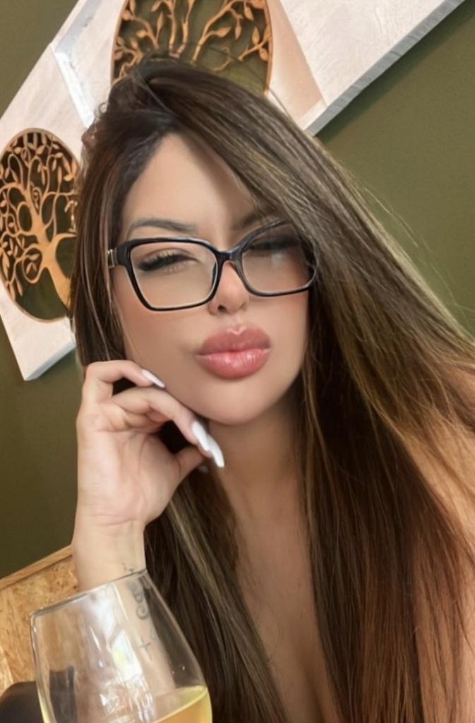Chica busca chico en Alicante: Chica busca chico