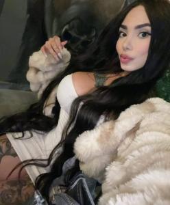 697212640: Travesti en Barcelona