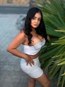 Chica busca chico en Ibiza: Chica busca chico