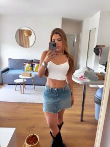 695733301: Chica busca chico en Cantabria