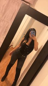 664333521: Chica busca chico en Barcelona