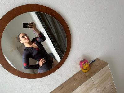 672419636: Chica busca chico en Madrid