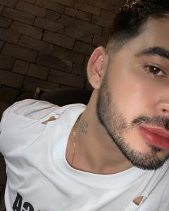 671481543: Chica busca chico en Barcelona