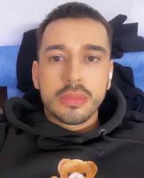 671481543: Chica busca chico en Barcelona